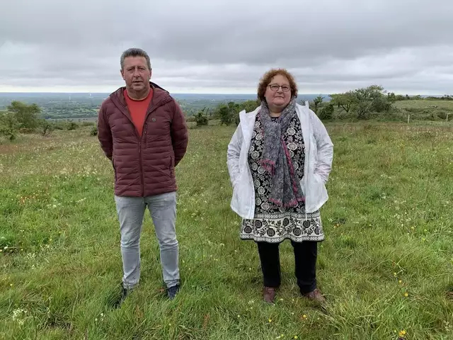 Hervé Guillaume et Jocelyne Aubin, de la liste du Nouveau parti anticapitaliste, pour le canton de Bégard